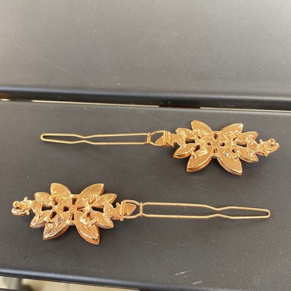 Brown floral hair clips set of 2 - Picture 7 of 7